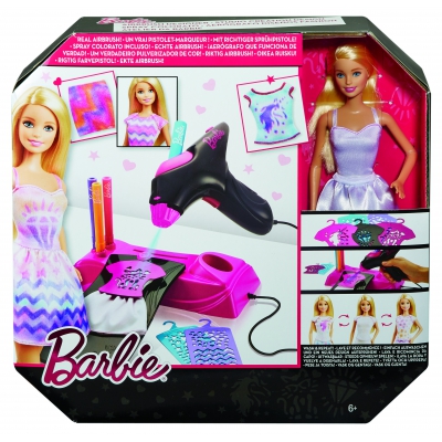 Дизайн-студия для создания цветных нарядов с куклой Barbie